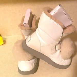 Ugg Snow Boots W Isley Patent Waterproof size 7